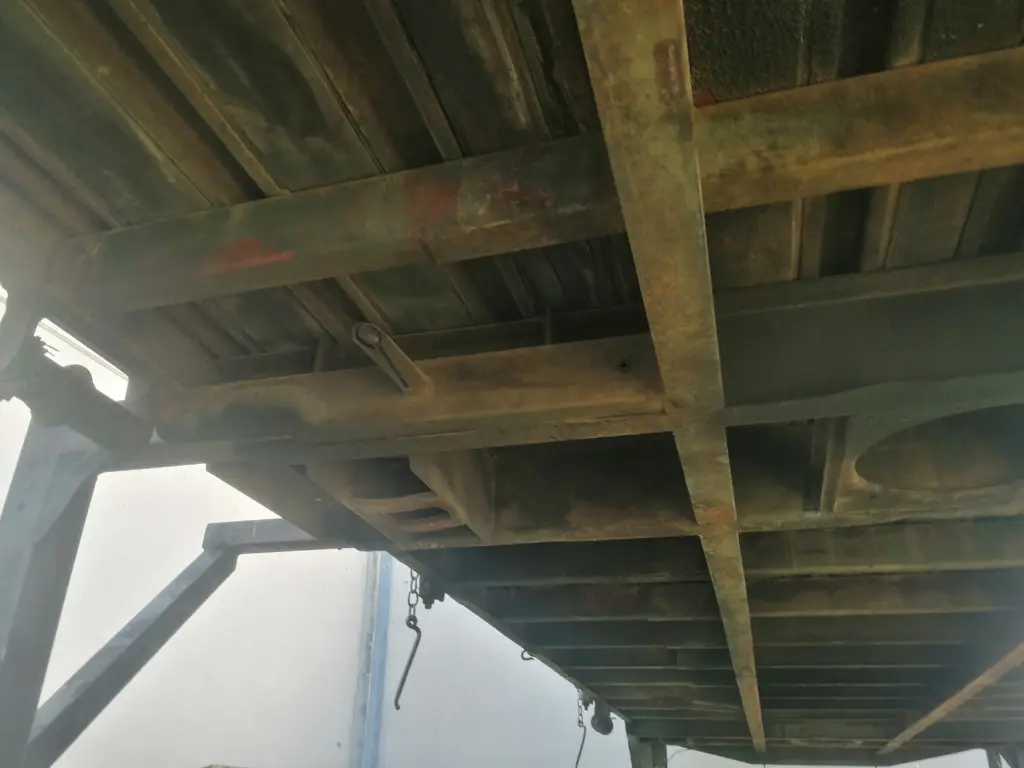 CAMION RENAULT CON GRUA AUTOCARGA (2).webp