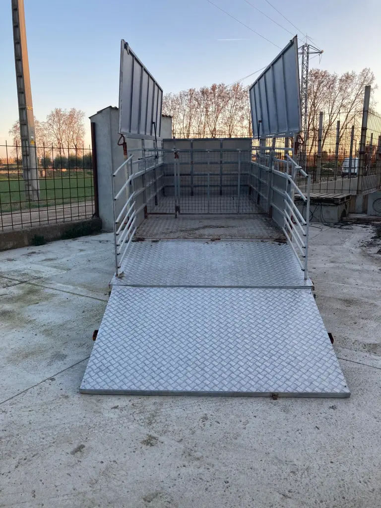 REMOLQUE PARA GANADO (4).webp