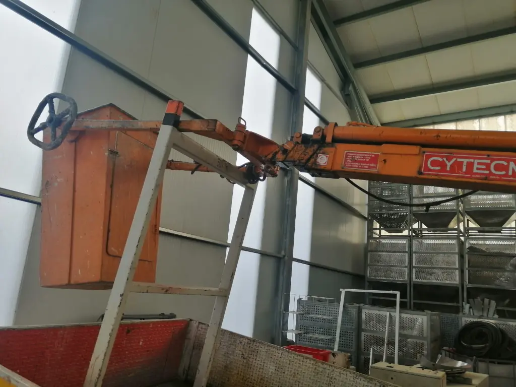 GRUA-CESTA CYTECMA.webp