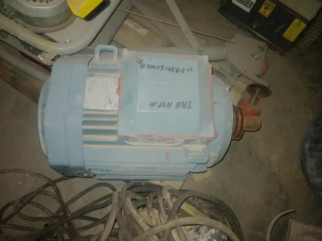 LOTE DE MOTORES ELECTRICOS (4).webp