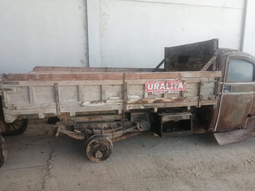 CAMION CLASICO FORD (3).webp