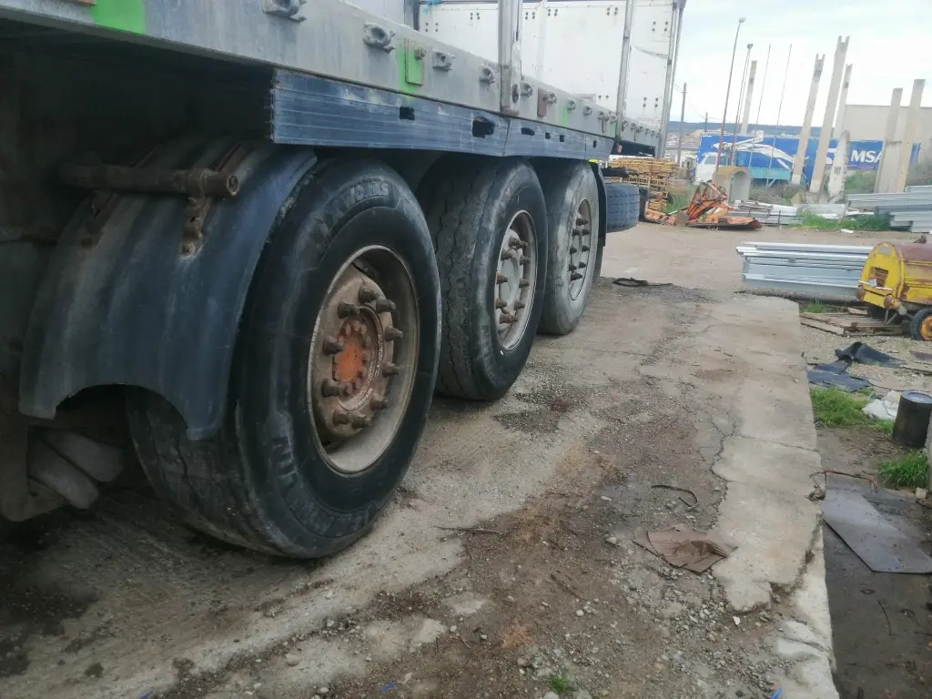 SEMIREMOLQUE 3 EJES LECIÑENA (6).webp