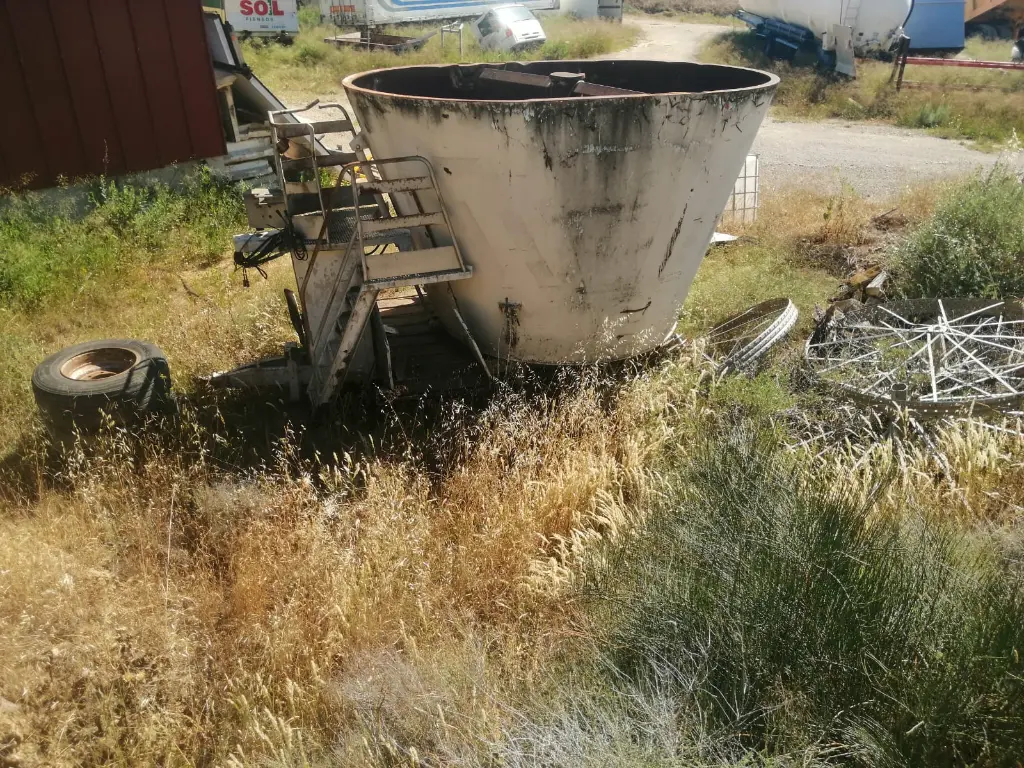 REMOLQUE MEZCLADOR (1).webp