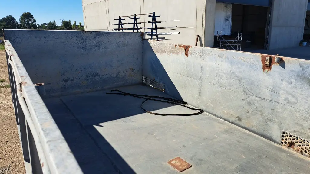 REMOLQUE GALVANIZADO BASCULANTE (5).webp