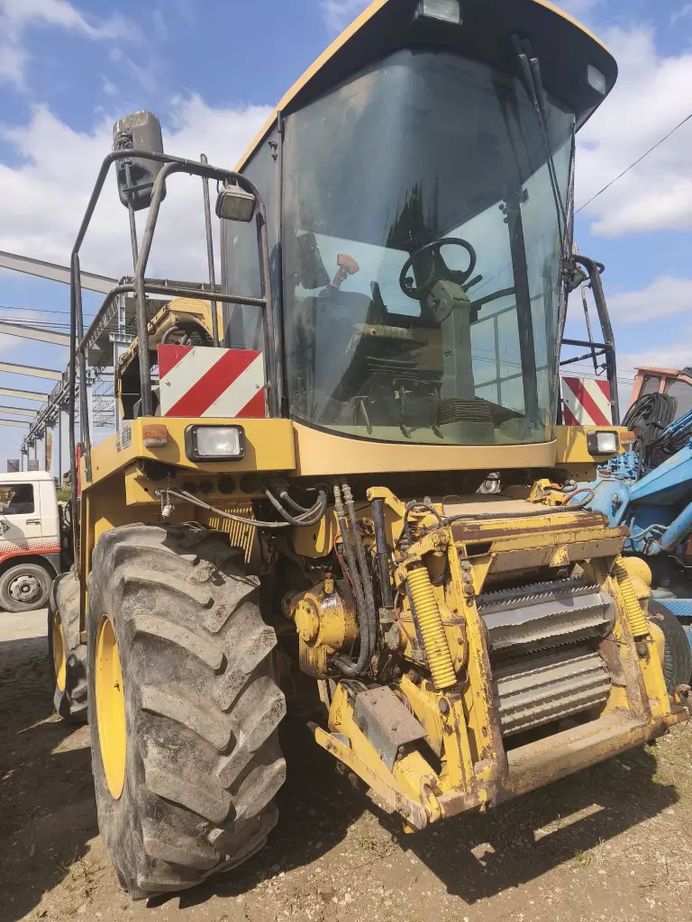 PICADORA AUTOPROPULSADA NEW HOLLAND (5).webp