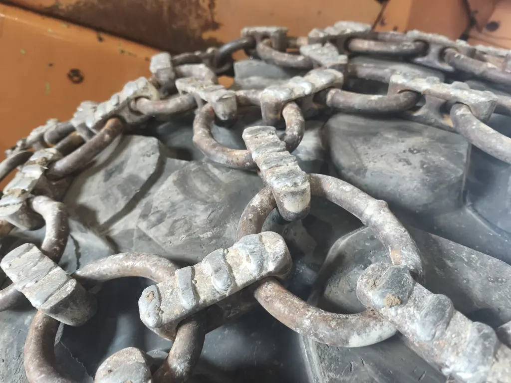 CADENAS PARA RUEDAS 23.5R25 (3).webp