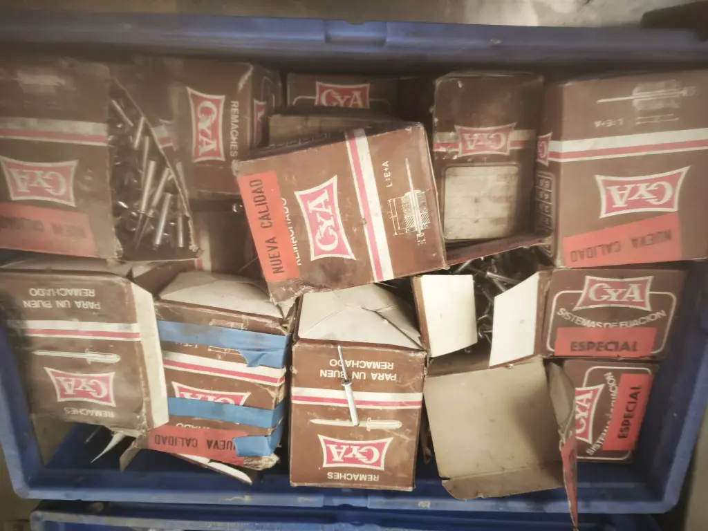 MATERIAL DE CARROCERO DE CAMIONES (3).webp