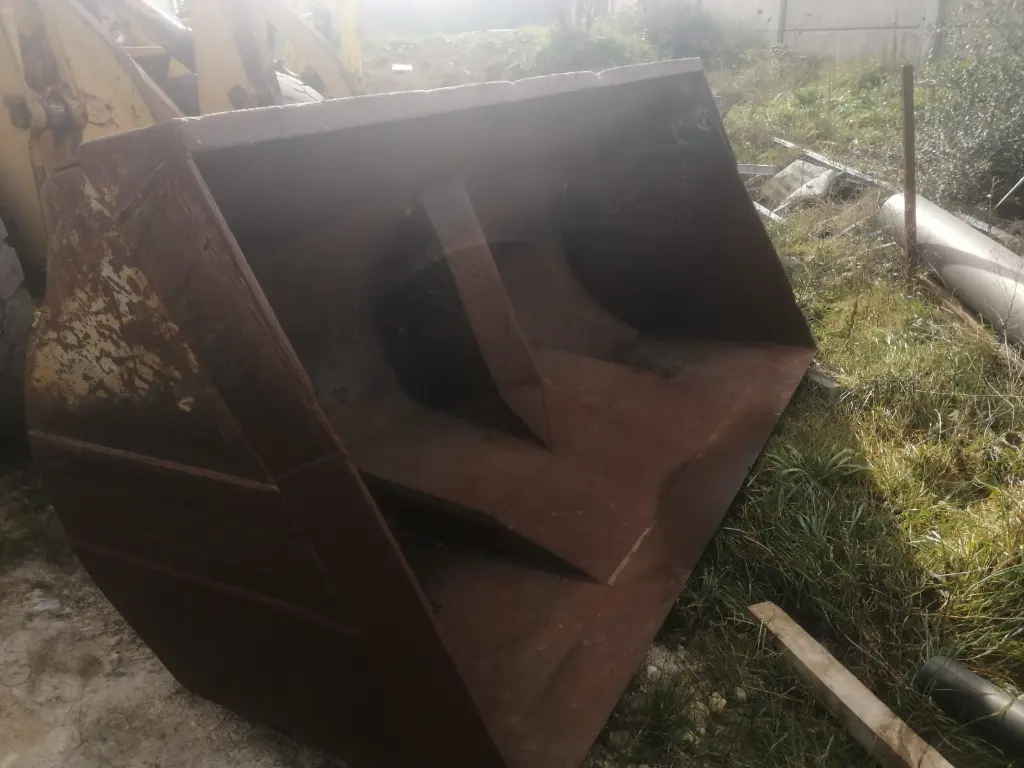 PALA CARGADORA FR15B (6).webp