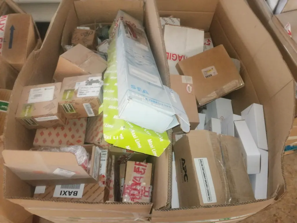 MATERIAL ELECTRICO Y FONTANERIA (4).webp