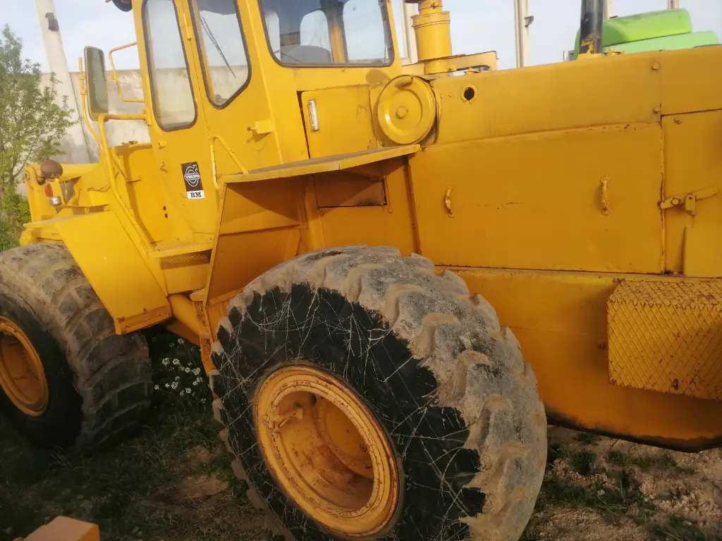 PALA CARGADORA VOLVO LM1240 (3).webp